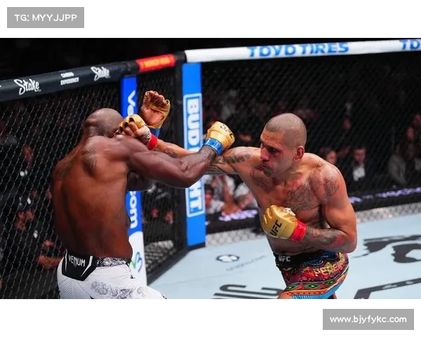 UFC 巴库直击:朗特里爆冷终结希尔,琼斯退役引爆格斗圈 UFC 巴库直击:朗特里爆冷终结希尔,琼斯退役引爆格斗圈